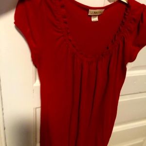 Medium red tee